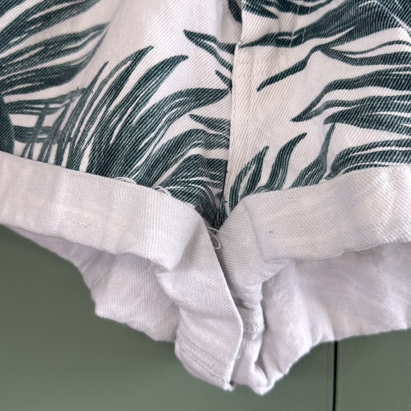 Show Me Your Mumu Emilia Short Oasis Palm Leaf Green White Denim High Rise Sz XS - Picture 3 of 6